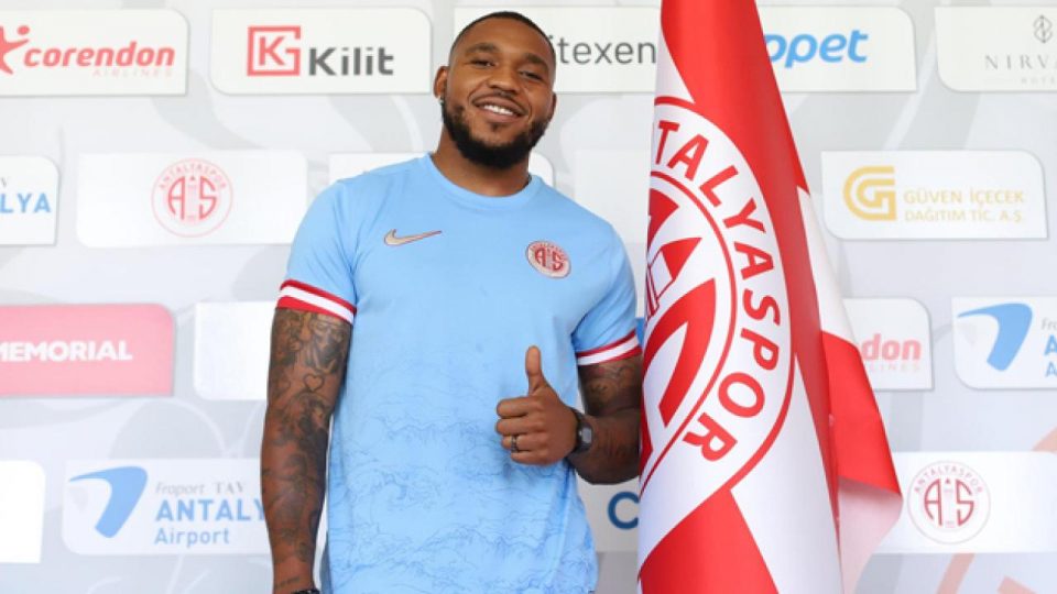 Antalyaspor forvet oyuncusu Britt Assombalonga ile sözleşme imzaladı