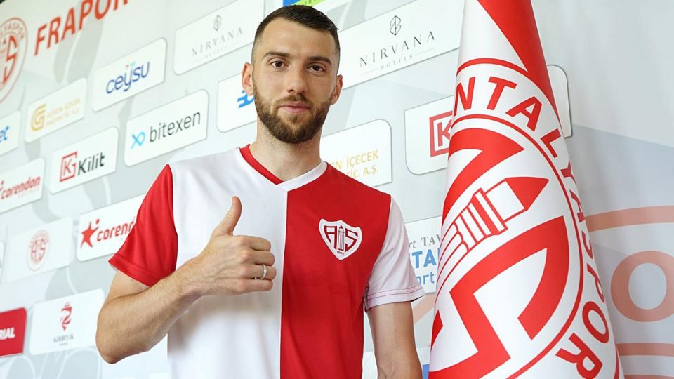 Antalyaspor Zymer Bytyqi’yi transfer etti