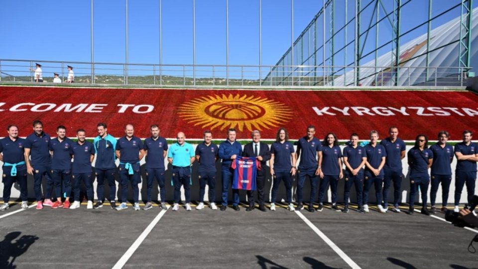 Barcelona Kırgızistan’da futbol akademisi kurdu