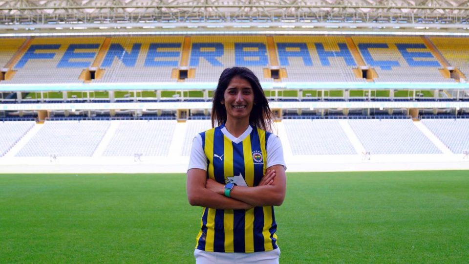 Fenerbahçe Petrol Ofisi Kadın Futbol Takımı İpek Kaya’yı kadrosuna kattı