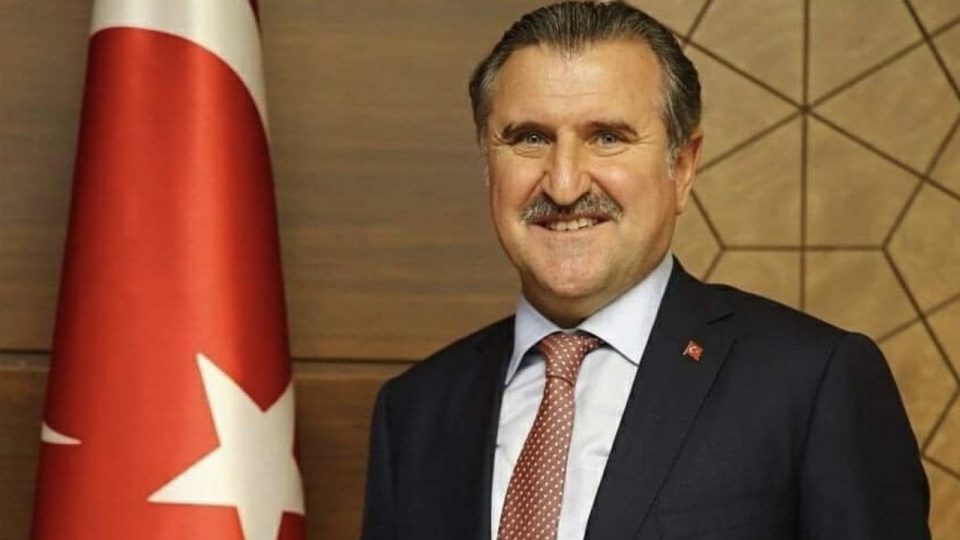 Gençlik ve Spor Bakanı Osman Aşkın Bak milli haltercileri kutladı