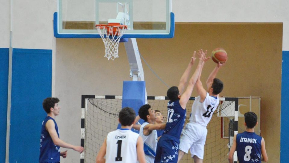 İzmir’de ANALİG yıldızlar basketbol yarı final müsabakaları tamamlandı