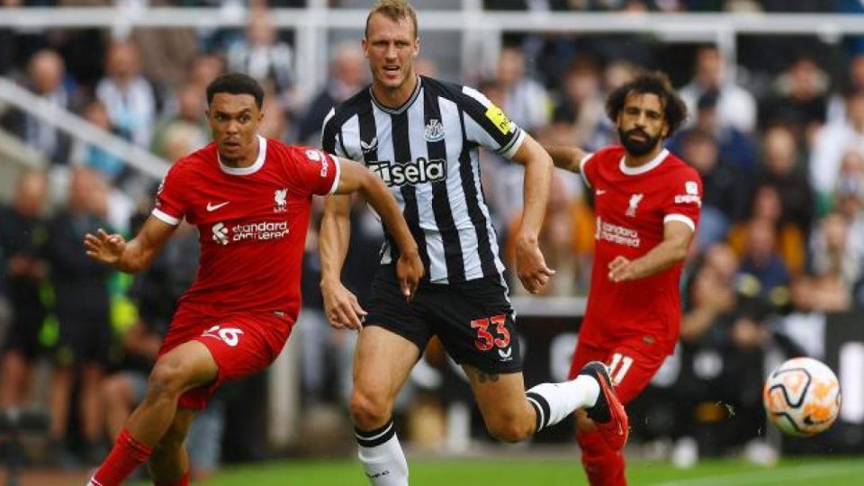 Liverpool Newcastle’ı 10 kişiyle devirdi