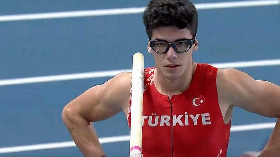 Milli sporcu Ersu Şaşma Macaristan’da finale yükseldi