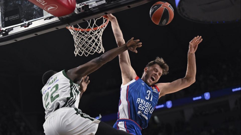 Anadolu Efes Panathinaikos’u mağlup etti