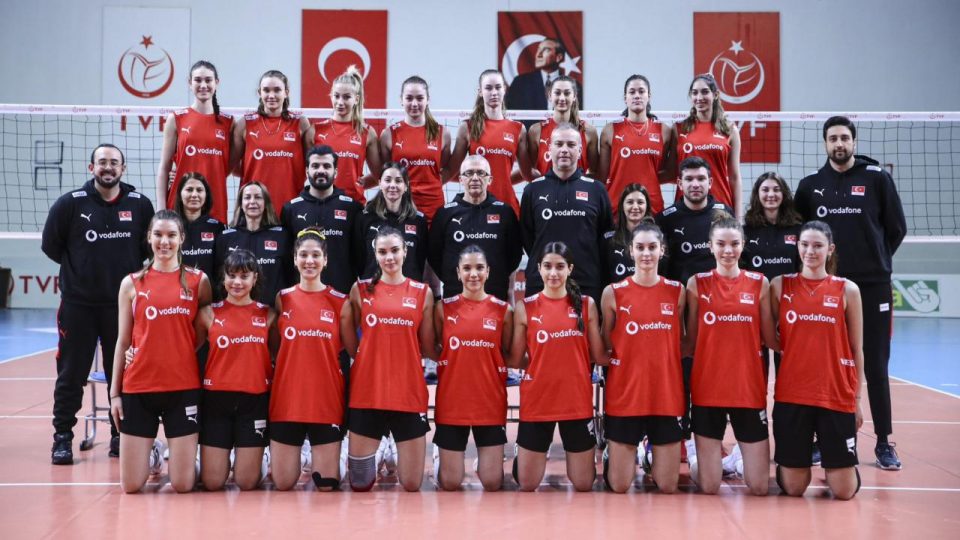 20 Yaş Altı Kadın Milli Voleybol Takımı kampa girdi