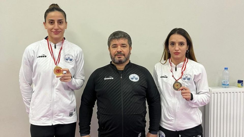 Elazığ Belediyespor boksörü Gizem Özer 60 kiloda Türkiye şampiyonu oldu